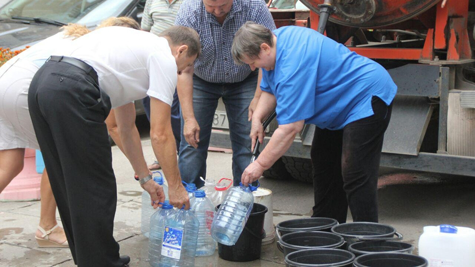 2800 кировчан остались без воды после коммунальной аварии: когда устранят утечку
