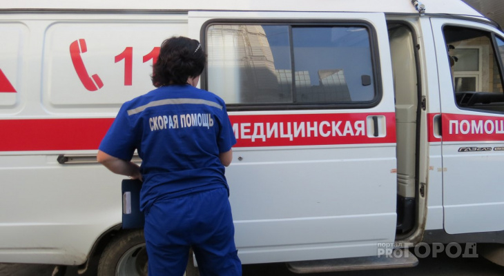 В Уржумском районе мужчина бросил полено в карету скорой помощи