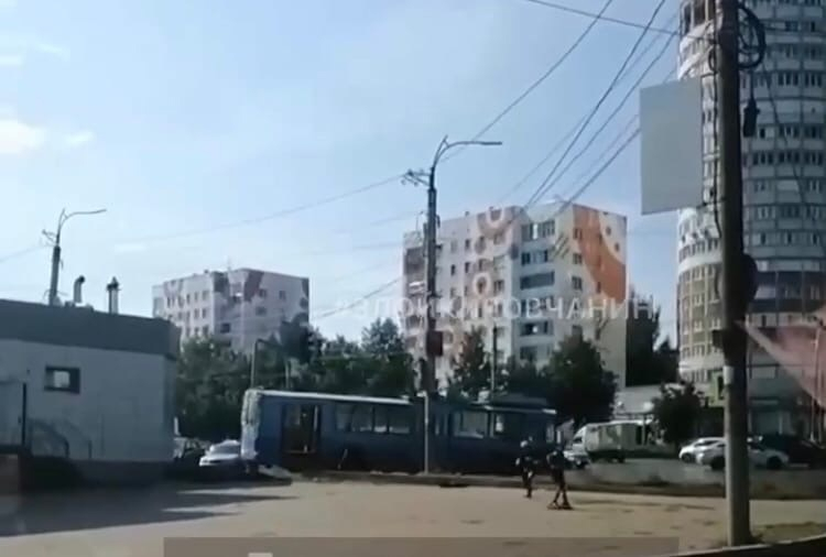 В сети появилось видео аварии с троллейбусом на Комсомольской в Кирове