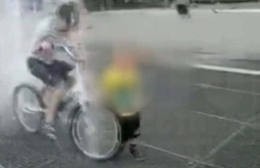 В Кирове в фонтане в парке Победы велосипедист сбил малыша