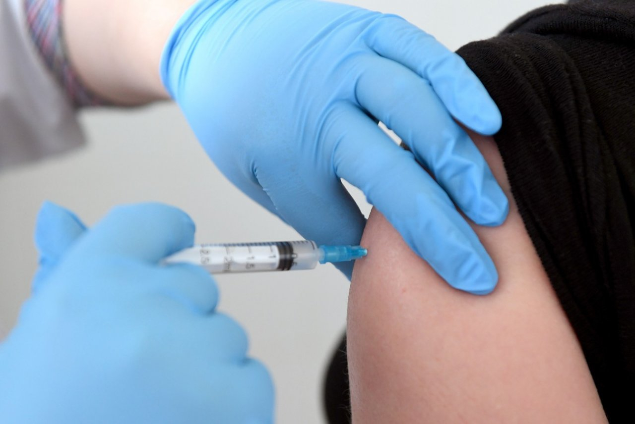 Вакцинация от COVID-19: противопоказания и как стоит вести себя после прививки