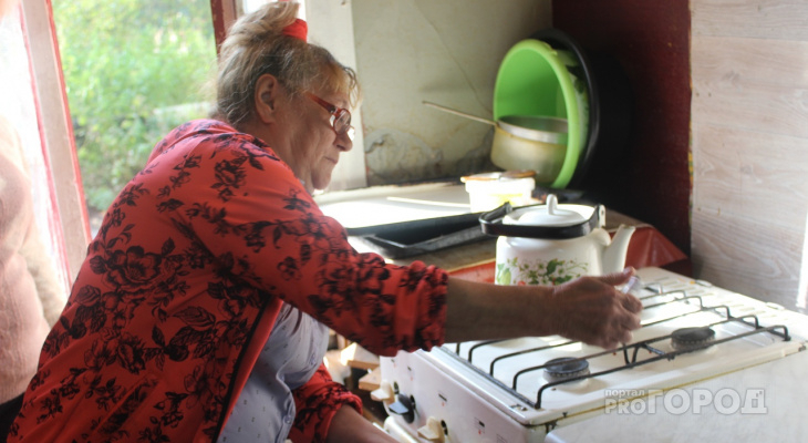 Кировчанка начала гореть во время приготовления еды на плите