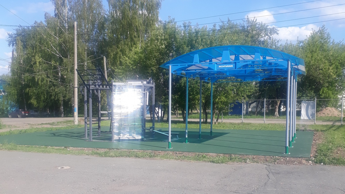 В Кирове построили новую спортивную площадку