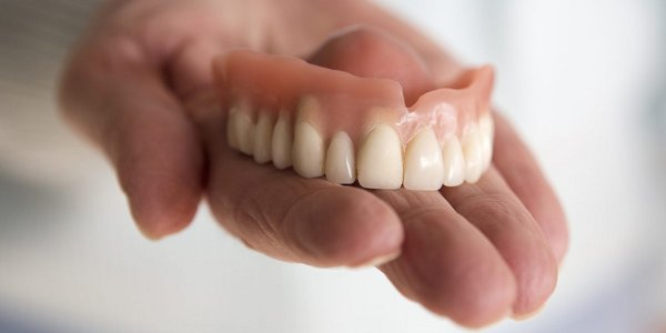 Как привыкнуть к ношению зубного протеза?