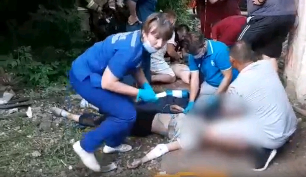 Появилось видео спасения подростков в Вятских Полянах после пожара в подвале дома