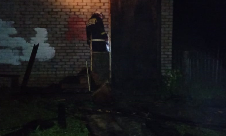 В Кировской области произошел пожар в пристрое школы