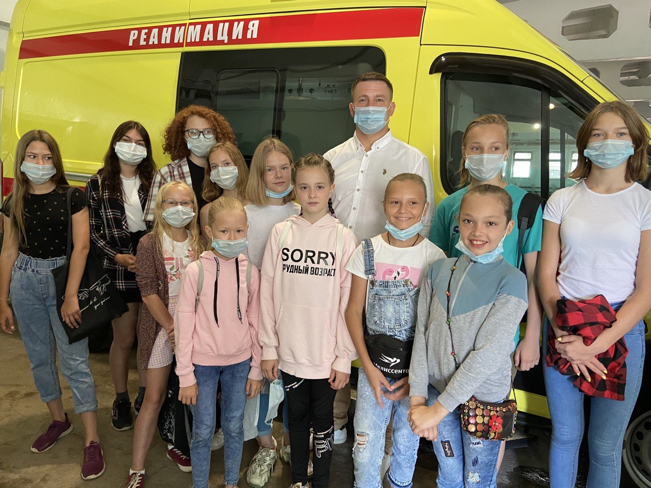 Для кировских школьников провели экскурсию по станции скорой помощи