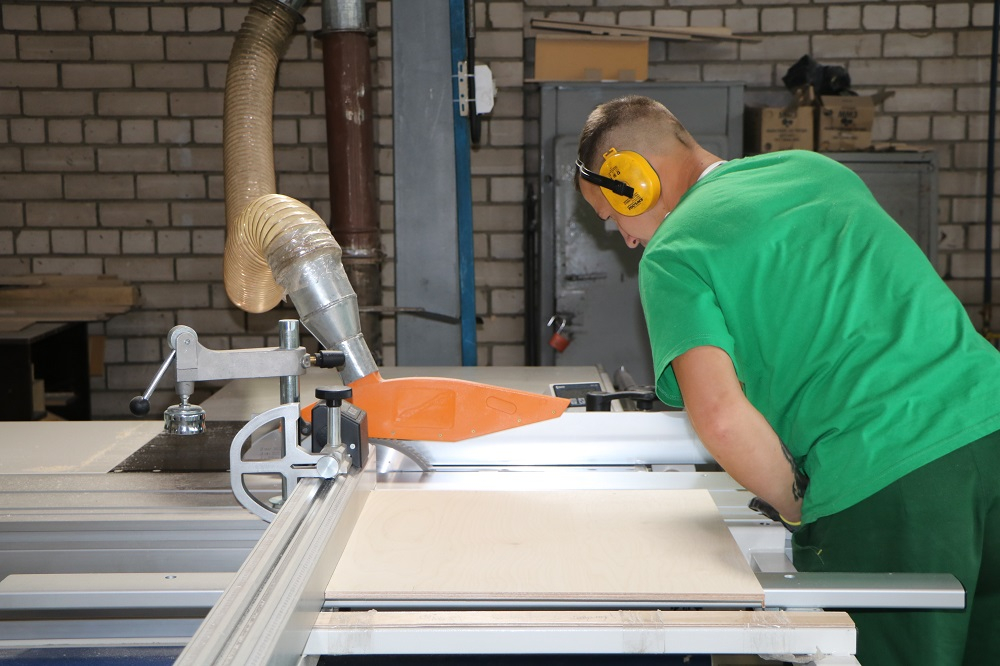 На Вятском фанерном комбинате пройдут стажировки  120 сотрудников Галичского фанерного комбината