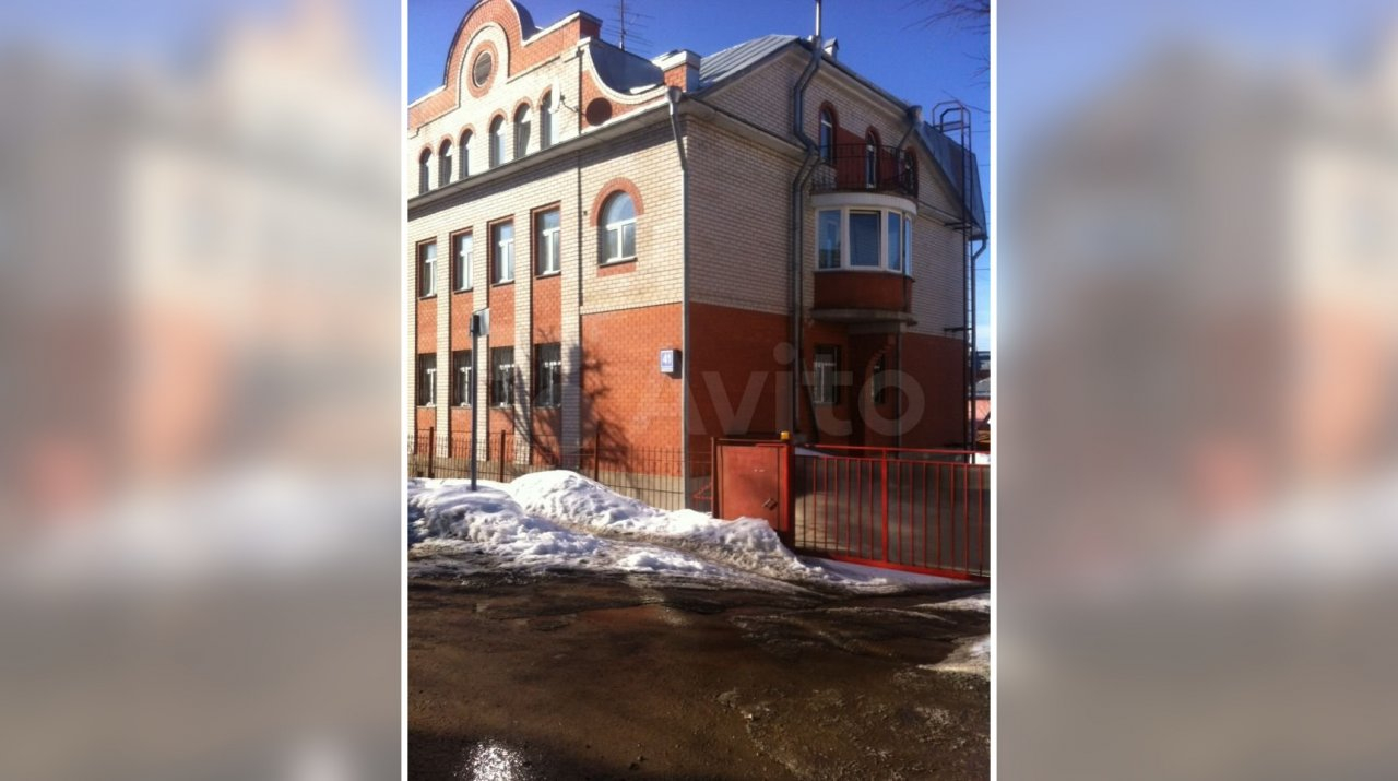 В центре города Кирова продают 4-этажный дом за 50 миллионов рублей