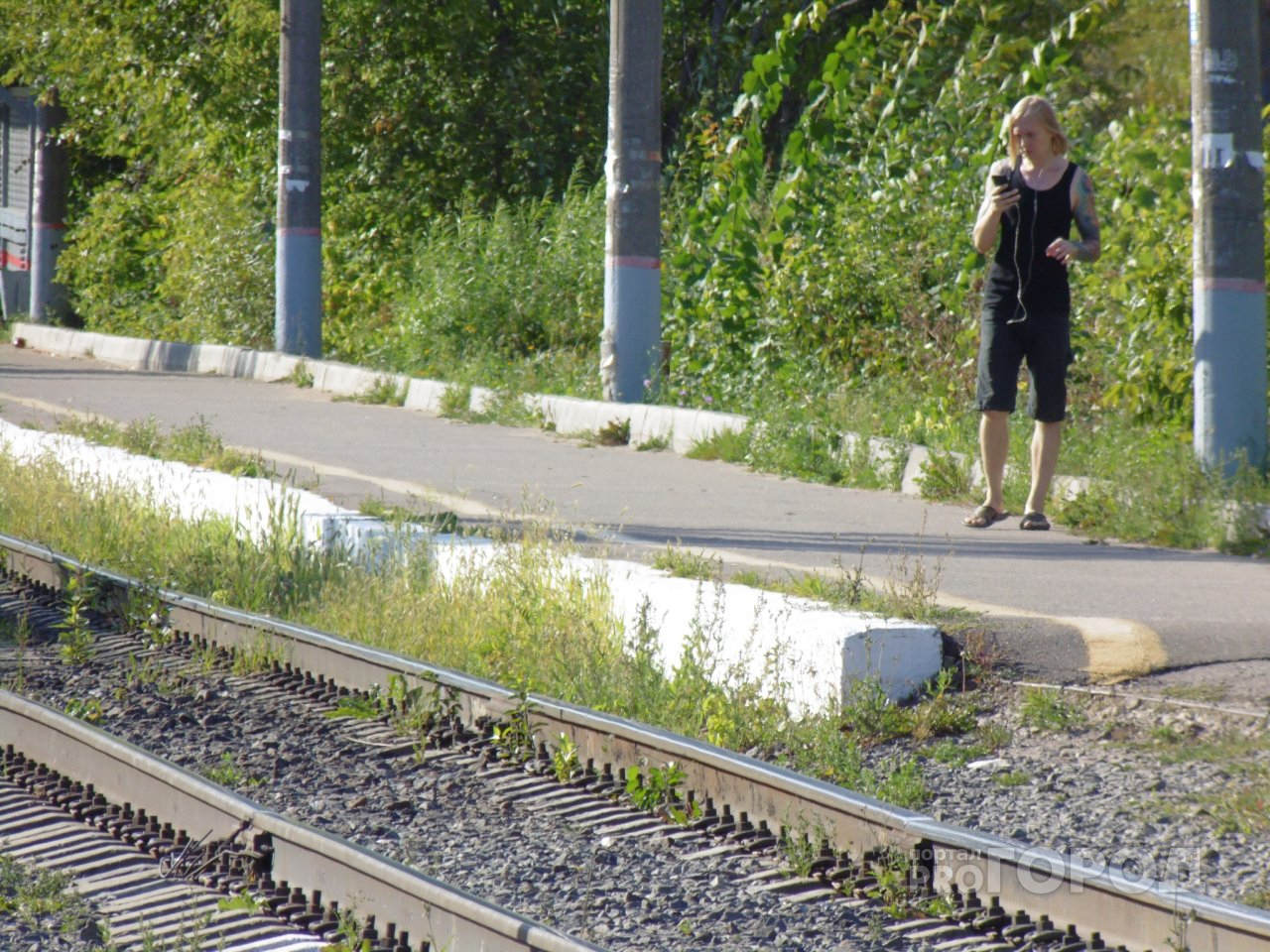 В Кировской области подростки гуляли по железнодорожным путям
