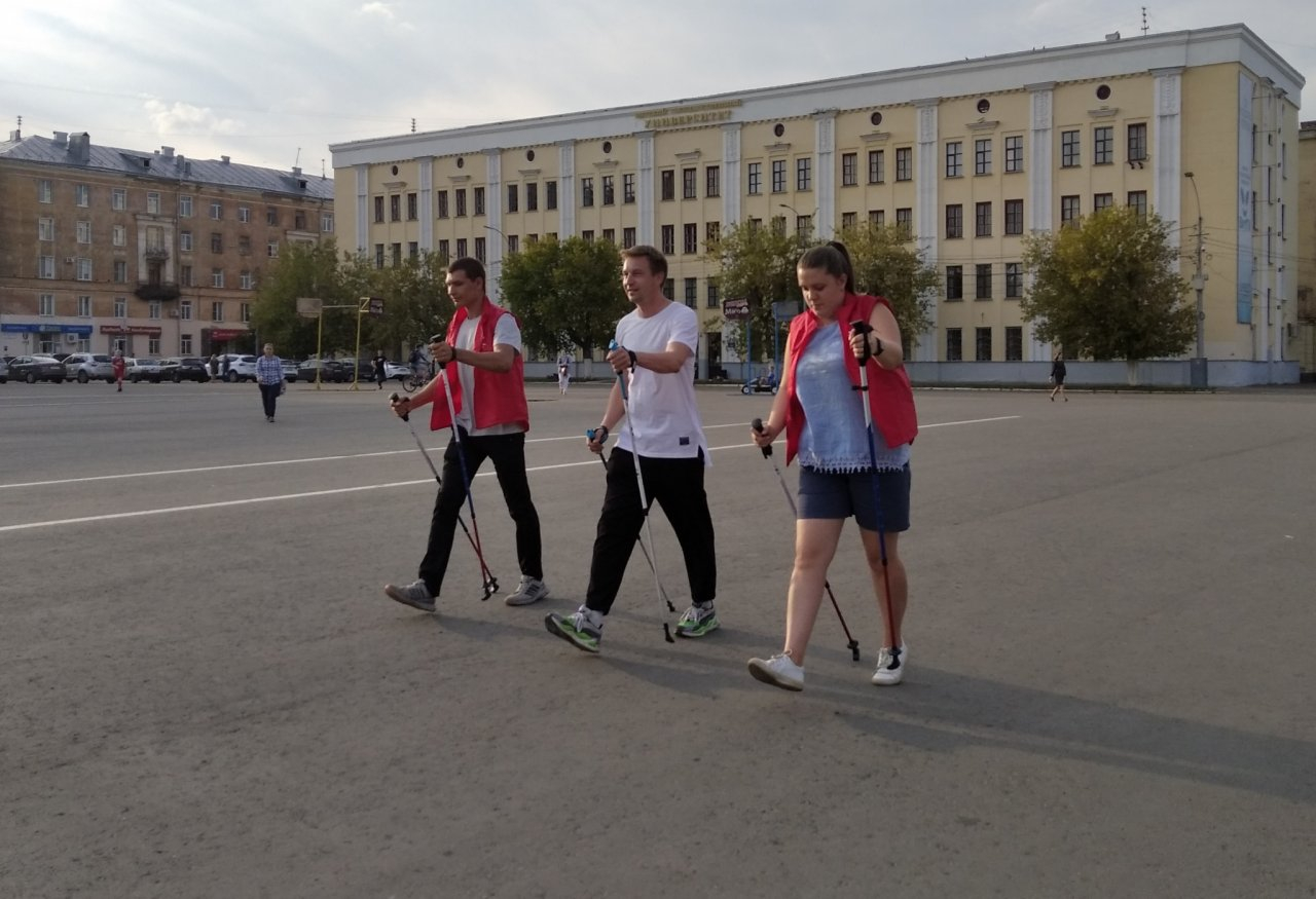 В Кирове прошел мастер-класс по скандинавской ходьбе