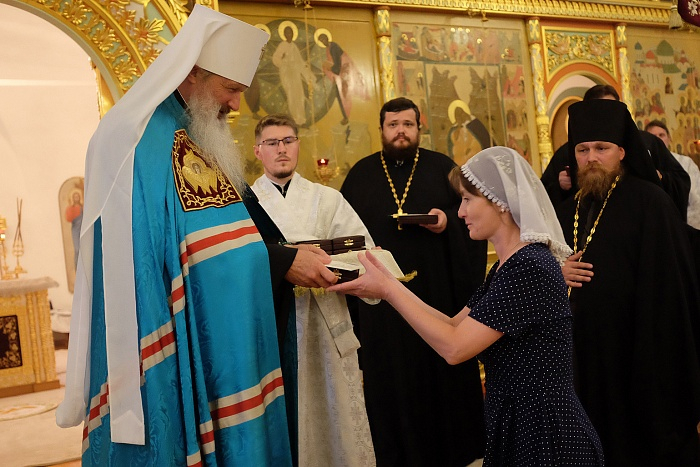 Кировских врачей наградили медалями в монастыре