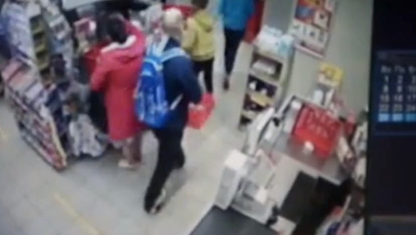 В кировском магазине мужчина ударил ребенка по голове на глазах матери