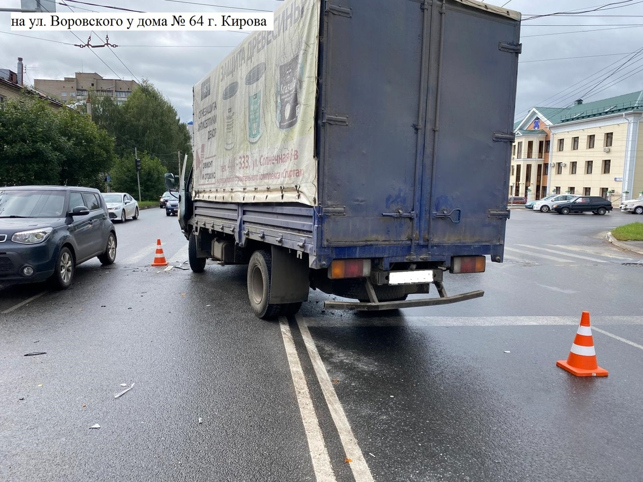 В ДТП с грузовиком в центре Кирова пострадала 6-летняя девочка