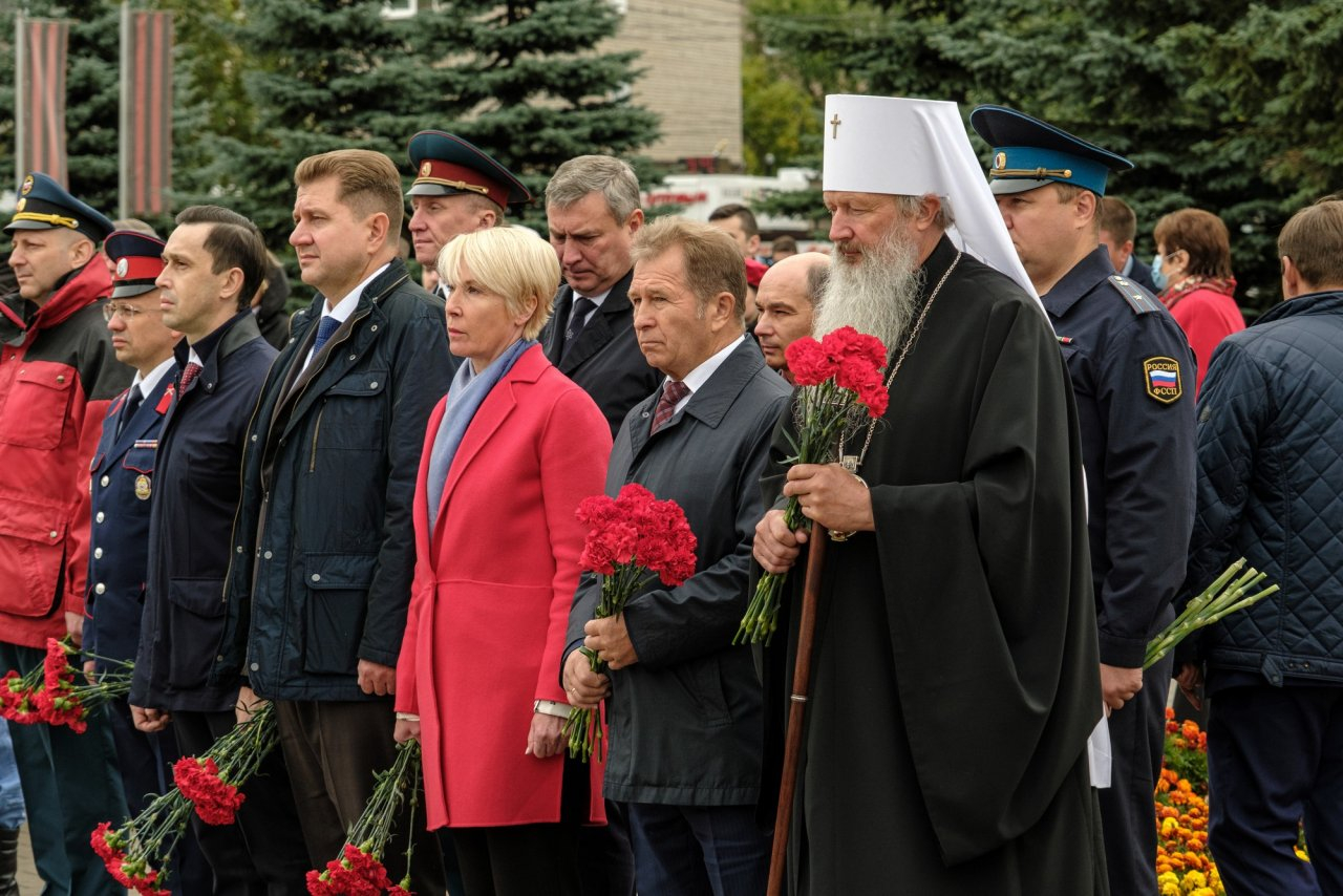 Председатель кировского Заксобрания почтил память павших во Второй мировой войне