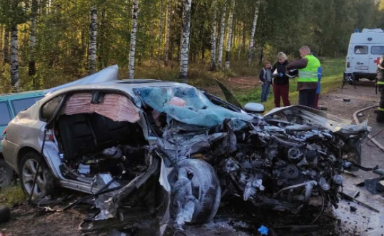 В Кировской области в ДТП на трассе три человека погибли и четверо пострадали