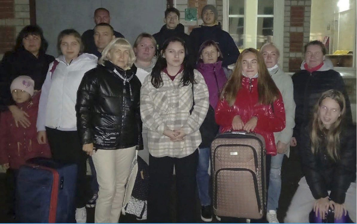 Кировские школьники и студенты отправились в экспедицию на Байкал