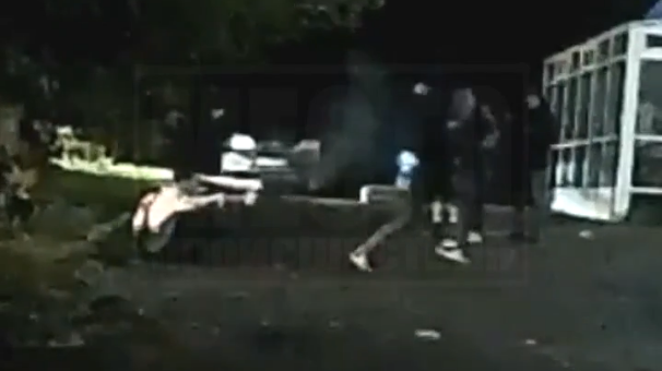 Появилось видео со стрельбой и дракой возле ночного клуба в Кирове