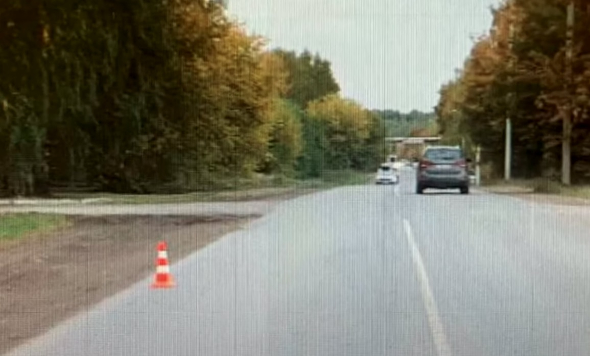 В Кирове неизвестный водитель сбил велосипедиста и скрылся