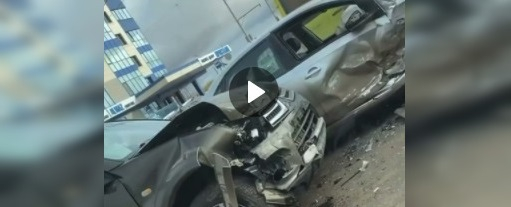 В Кирове в аварии у торгового центра пострадал человек