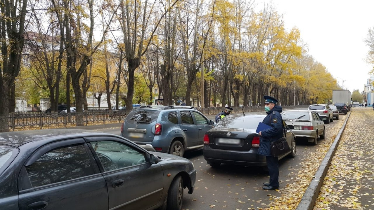 В Кирове у четырех водителей на дороге забрали иномарки за долги