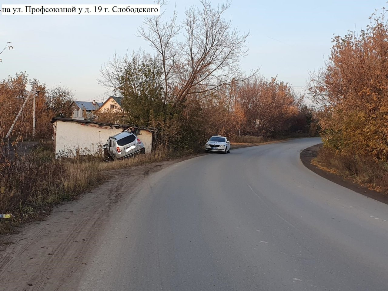В Слободском водитель иномарки врезался на авто в гараж