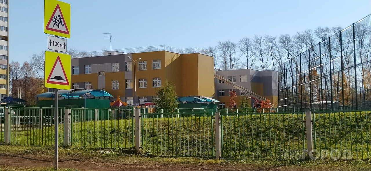 В Кирове из детсада эвакуировали детей: на месте четыре пожарных расчета