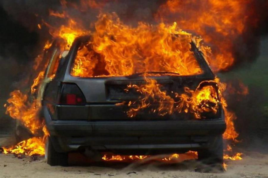 В Кировской области в загоревшемся автомобиле погиб мужчина