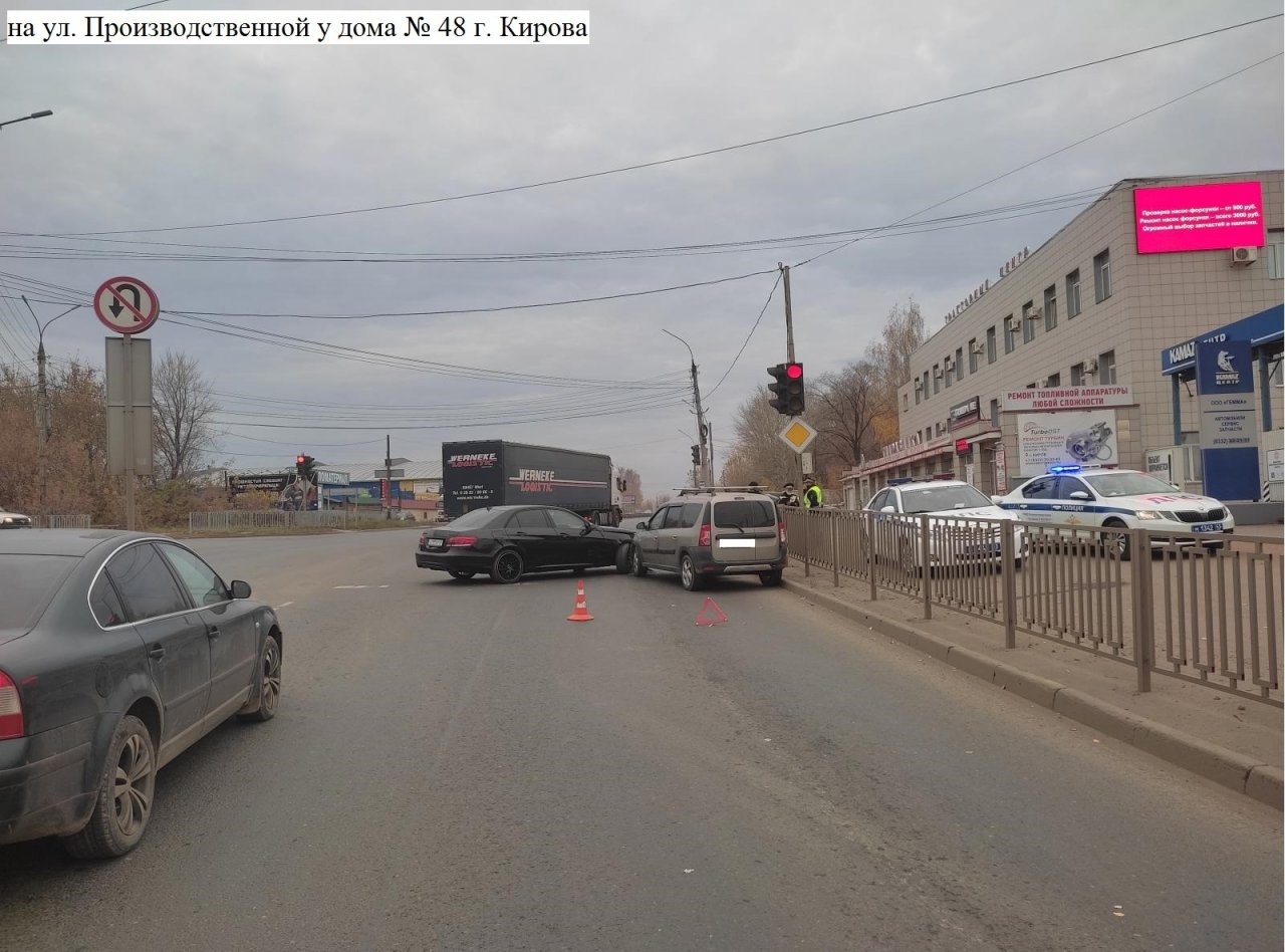 В Кирове в ДТП пострадала женщина в Mercedes