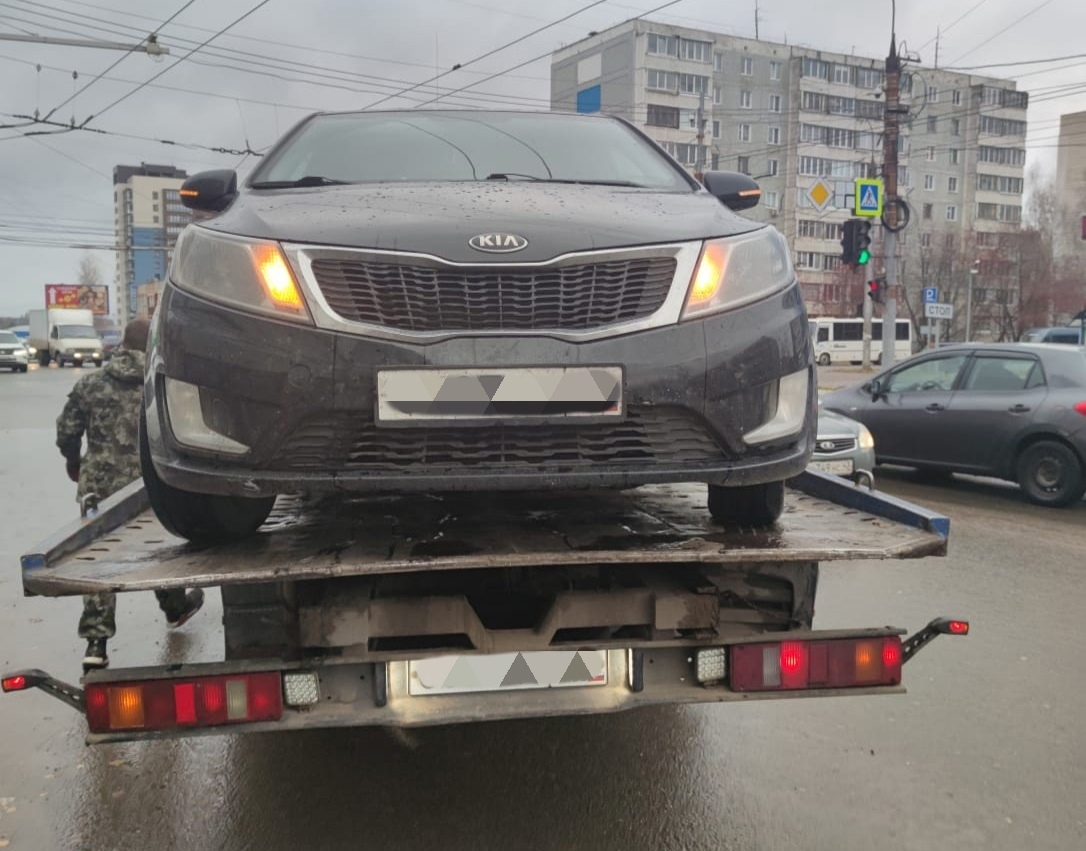 У жителя Кировской области судебные приставы изъяли машину Kia Rio в счет долга