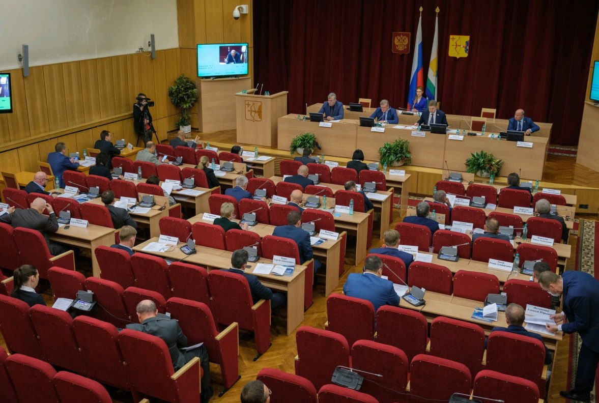Роман Береснев предложил сократить количество госдолжностей в областном Заксобрании