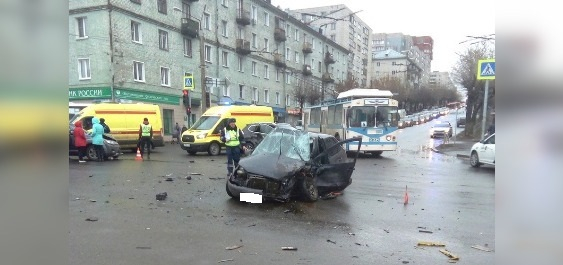 В Кирове на одном из самых аварийных перекрестков произошло массовое ДТП