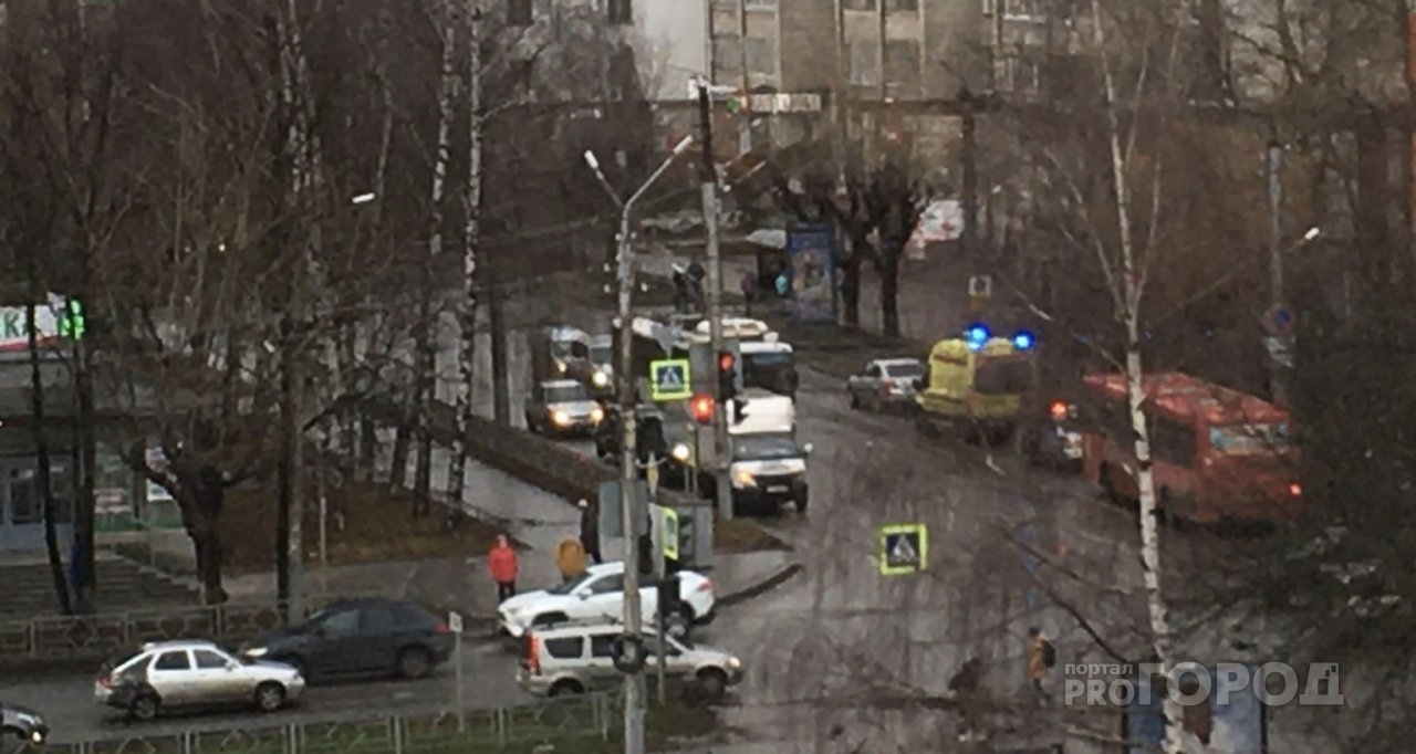 В центре Кирова пассажирский автобус сбил женщину на пешеходном переходе