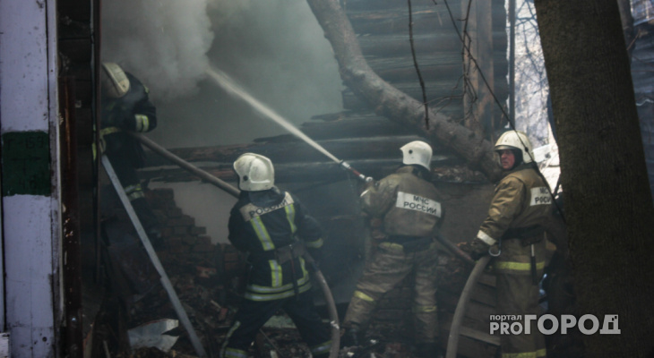 В Кировской области при пожаре в жилом доме погибли два человека