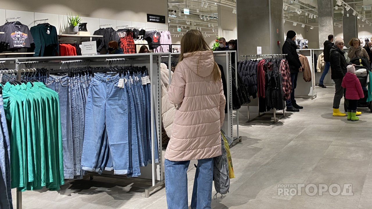 В Кирове 16-летнюю девушку поймали на краже одежды из магазина