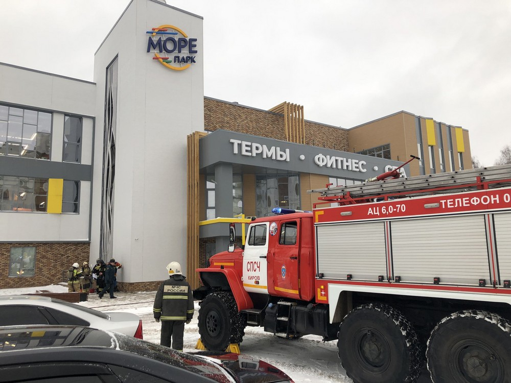 В кировский «Море парк» приехали 35 пожарных и 10 единиц пожарной техники