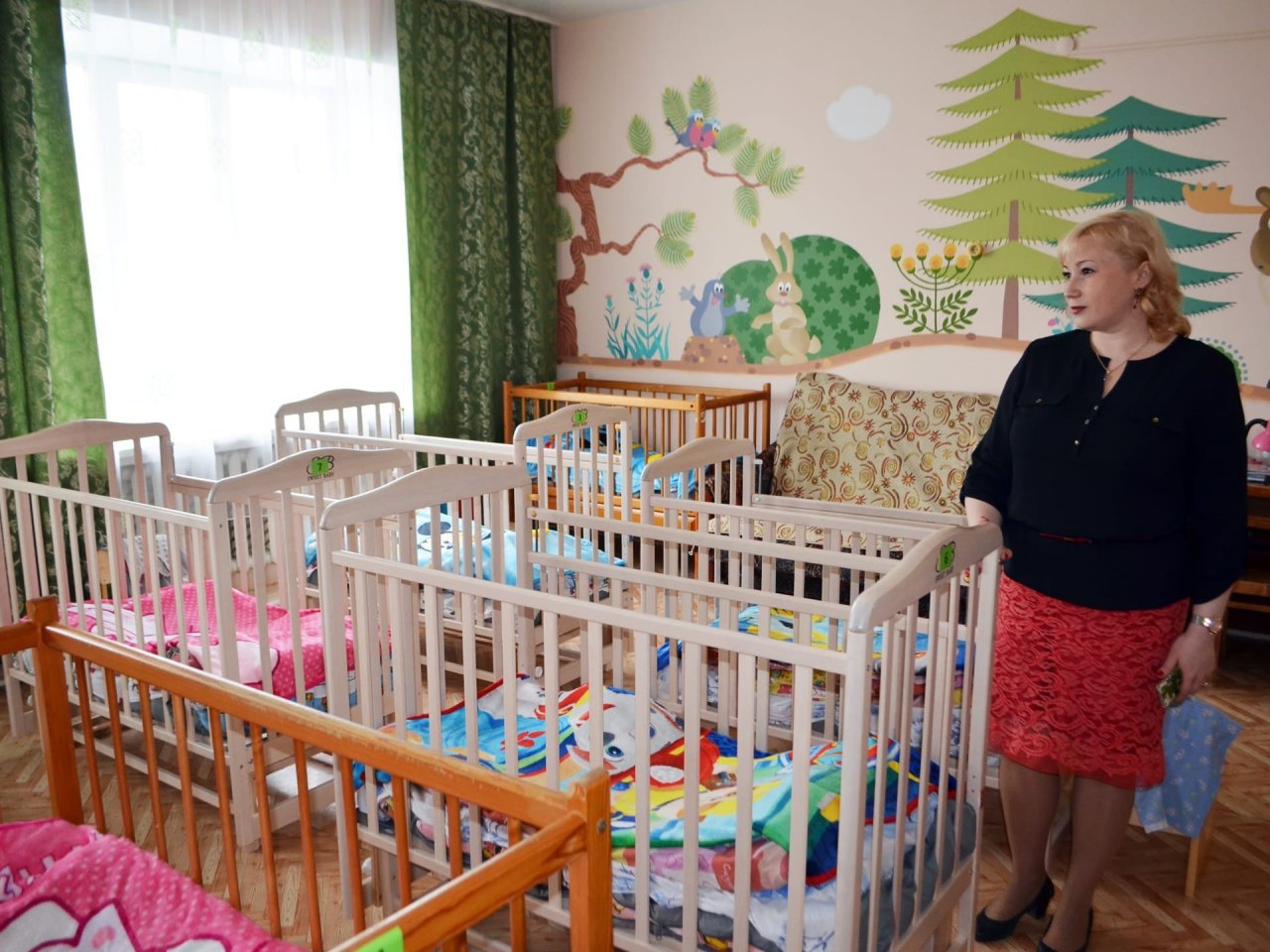 Специалисты дома ребенка в Слободском выходили малыша с ДЦП и нашли ему семью