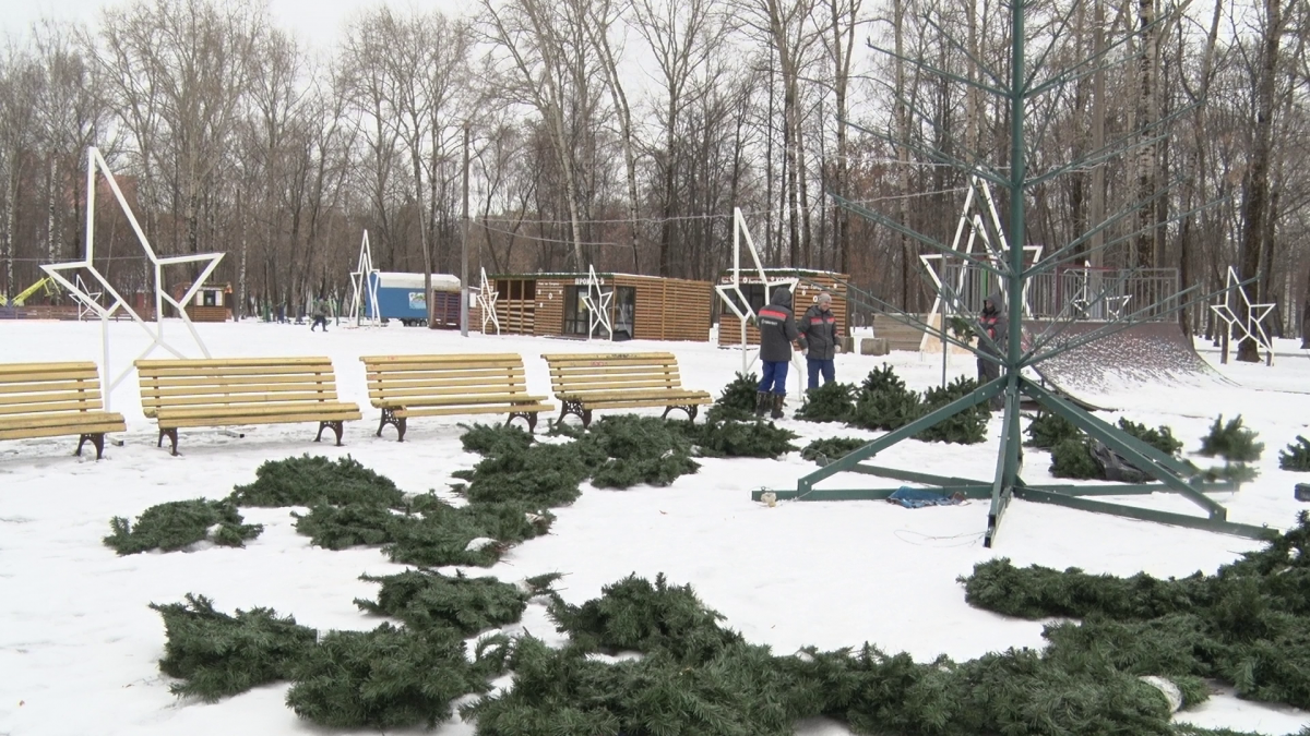Новогодние площадки в Кирове украсят старыми конструкциями за 416 тысяч рублей