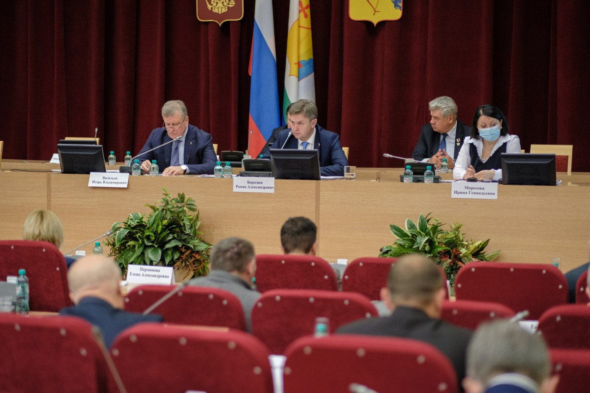 Кировские депутаты хотят продлить действие QR-кодов в общественных местах до лета 2022 года