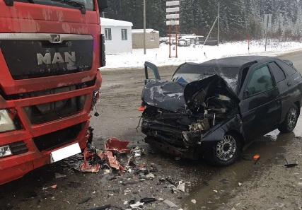 На трассе Кировской области страшная авария унесла жизни трех человек