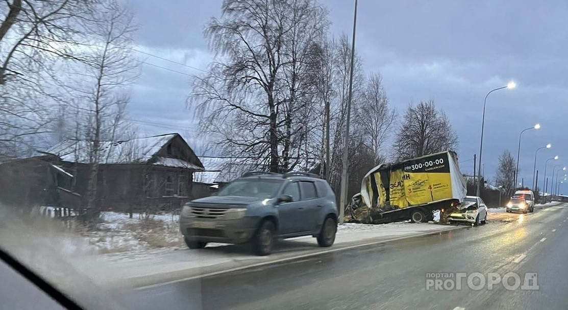 На трассе Кировской области произошло тройное ДТП