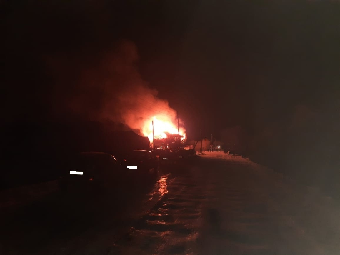 В Кировской области загорелось здание администрации