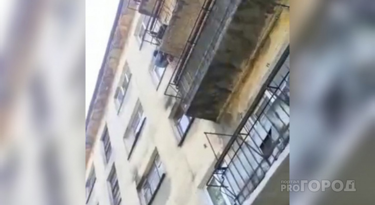Россиянам напомнили о штрафах за остекление балконов