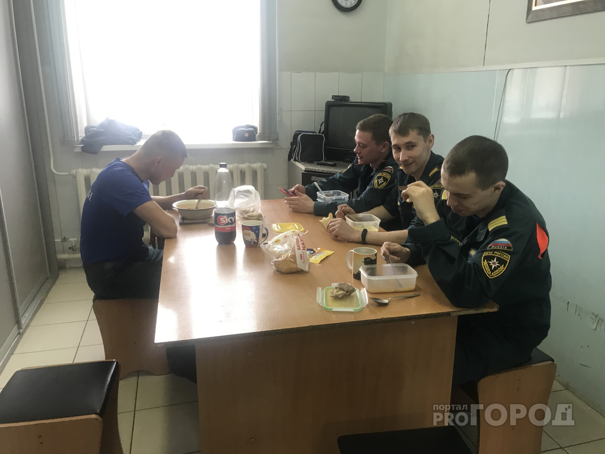 Обед по расписанию и сборы за минуту: репортаж из кировской пожарной части