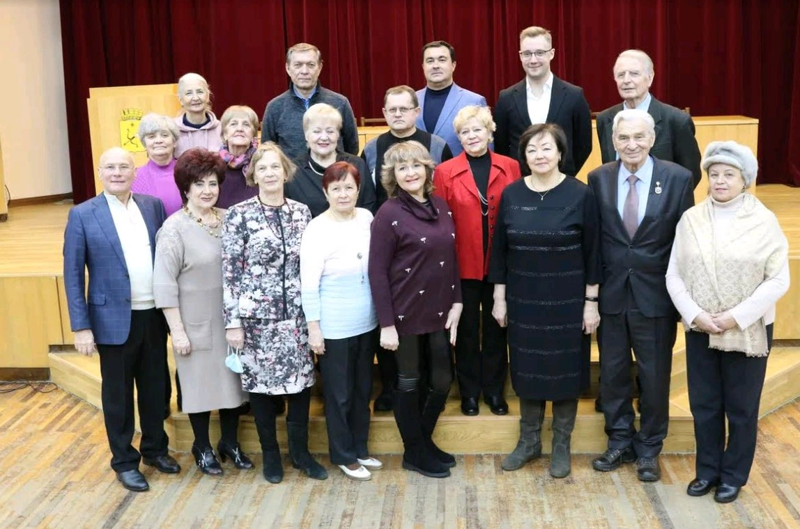 Кировских ветеранов поздравили с Новым годом