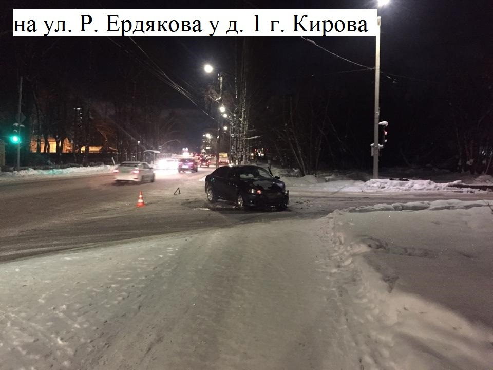 В Кирове на Ердякова водитель «Лады» сбил женщину после столкновения с иномаркой