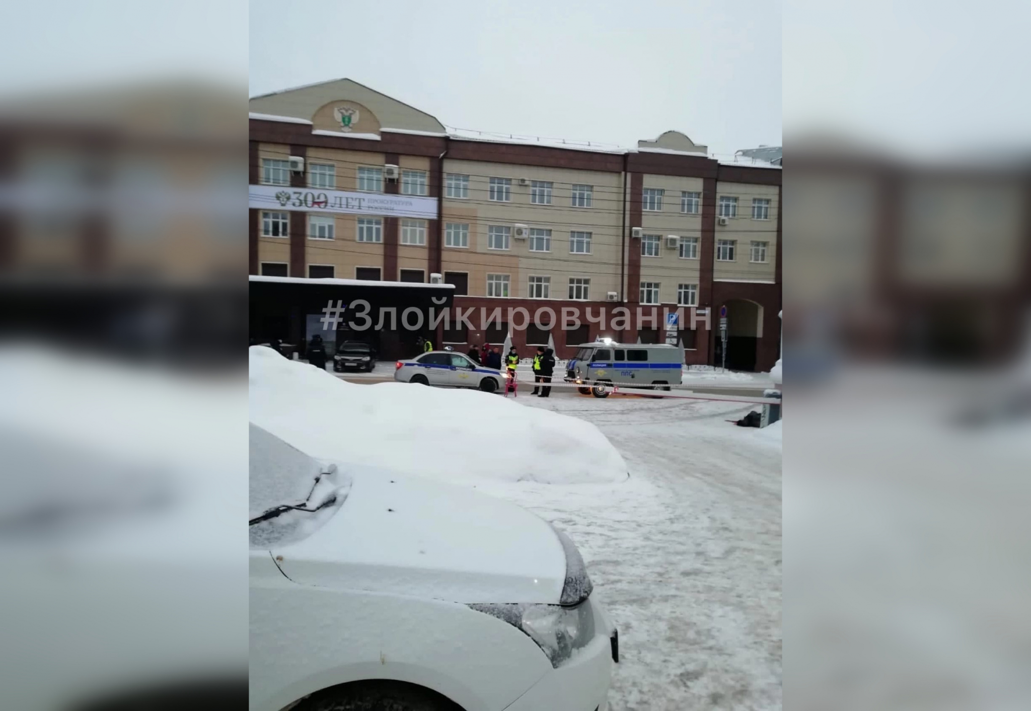Свидетели: В центре Кирова мужчина открыл стрельбу и застрелился