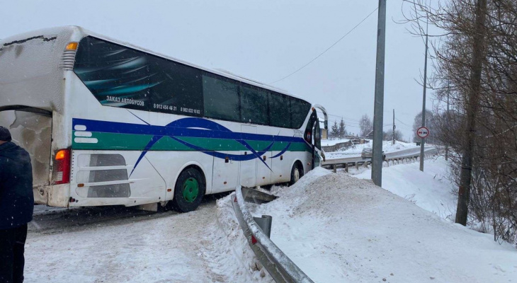 Пострадавшие в двух ДТП и необычное природное явление: что обсуждают в Кирове