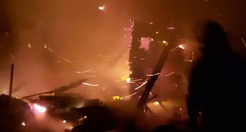 В Кирове мужчину доставили в больницу с ожогами после пожара