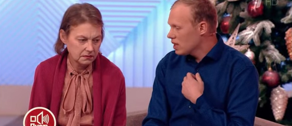 Жительница Кировской области впервые встретилась с сыном на "Пусть говорят"